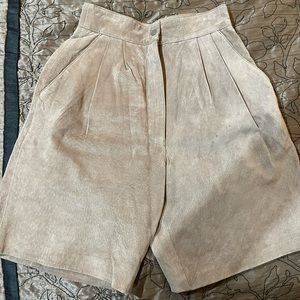 Suede lined shorts in tan.